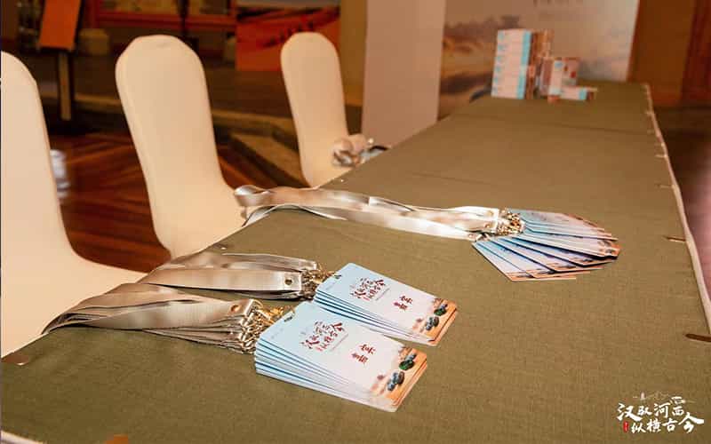 廣告物料制作會(huì)場布景舞臺(tái)搭建展位搭建舞臺(tái)燈光設(shè)備演藝音響高清LED屏