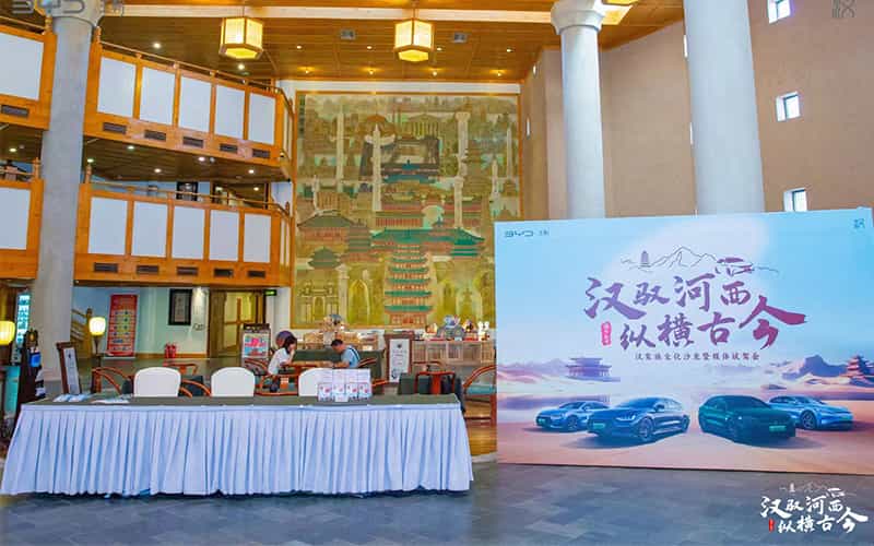 廣告物料制作會(huì)場布景舞臺(tái)搭建展位搭建舞臺(tái)燈光設(shè)備演藝音響高清LED屏